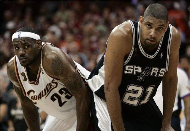 足球中超重金投入青训，多所足球学校开建（中超重金加码青训，多所足球学校相继开建）