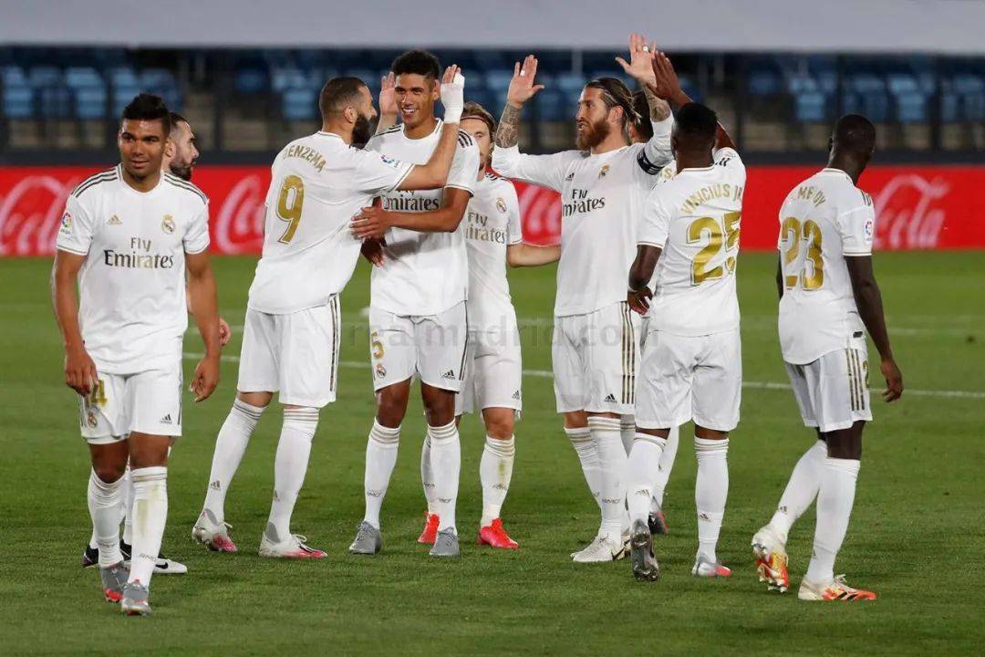 维拉主场31场不败！海外情报：维拉1-1曼联（外媒速递：维拉1-1曼联，主场不败延续至31场）