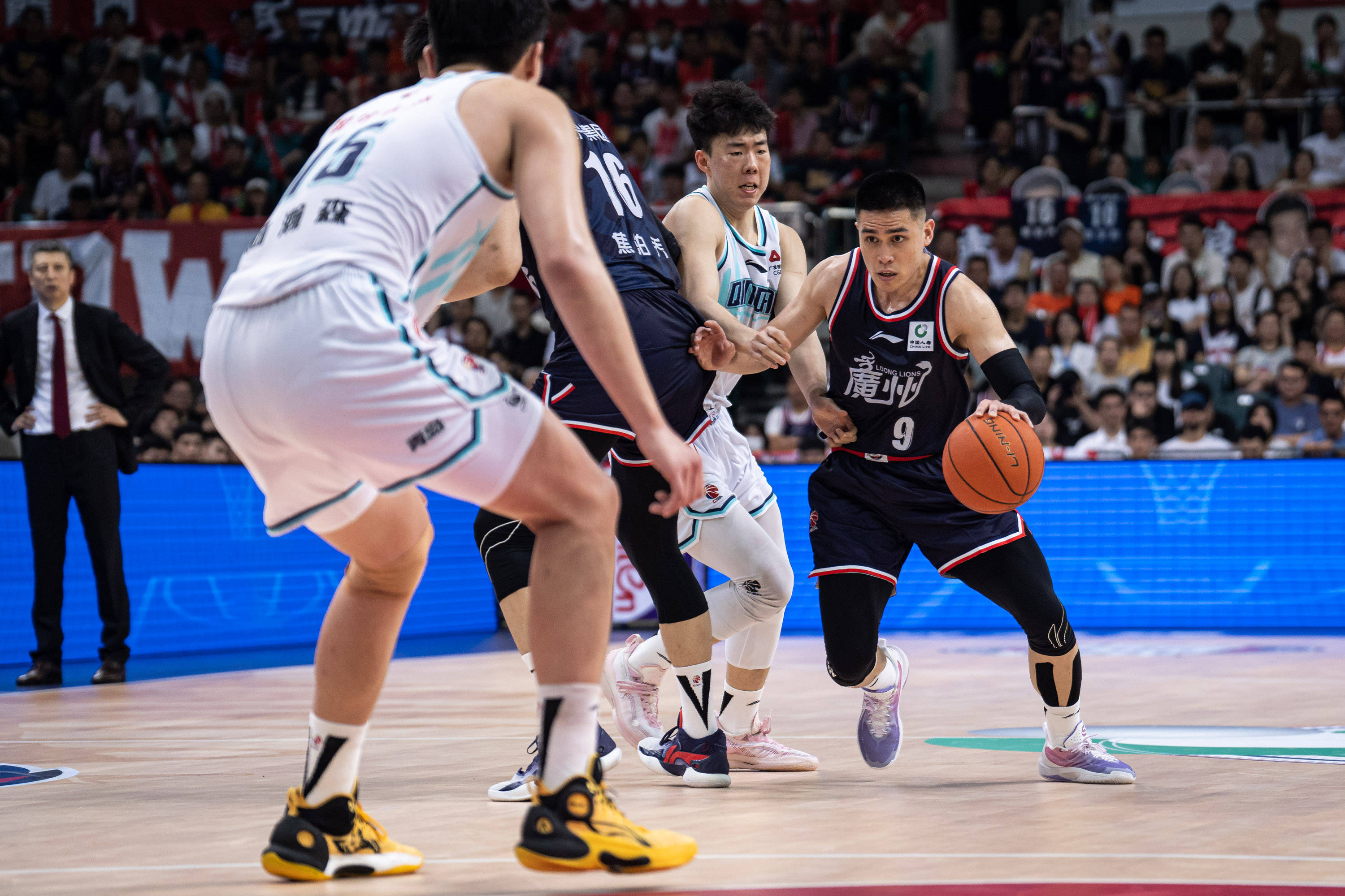 湖人内线防守漏洞被彻底打穿（湖人禁区防线全面失守）