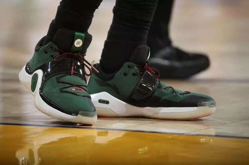 萨巴蒂尼谈孔蒂爆发：球队表现糟糕且脱节，但球员需要被关爱（萨巴蒂尼评孔蒂发飙：球队低迷且脱节，但球员仍需被关怀）