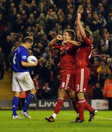 22／23赛季以来顶级前锋越位数：哈兰德仅18次，C罗143次（22／23赛季至今顶级前锋越位统计：哈兰德仅18次，C罗高达143次）