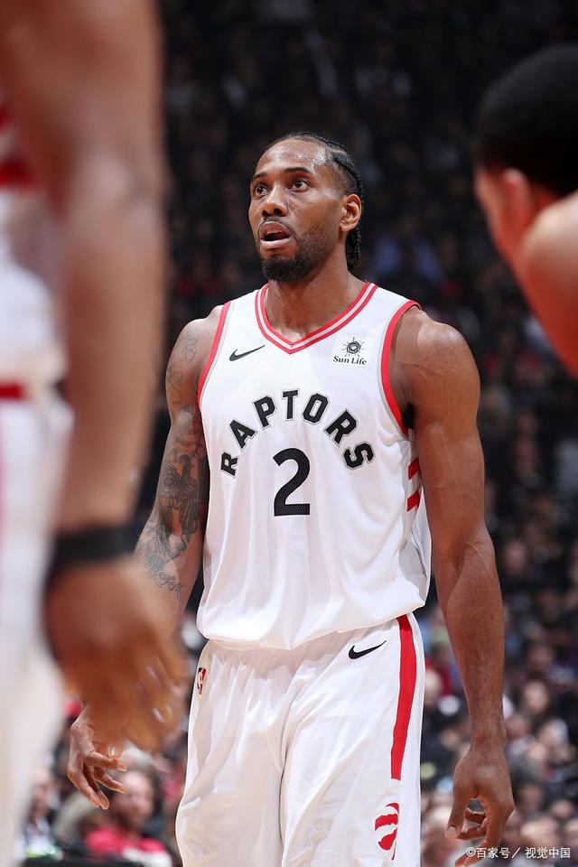 欧冠赛场精彩瞬间：巴萨主场2-0取胜,（欧冠之夜：巴萨主场2比0告捷）