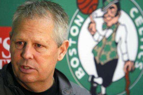 升入U21，阿森纳15岁2米门将发文庆祝并剑指挑战拉亚（阿森纳15岁2米门神升入U21：晒文庆祝，瞄准挑战拉亚）